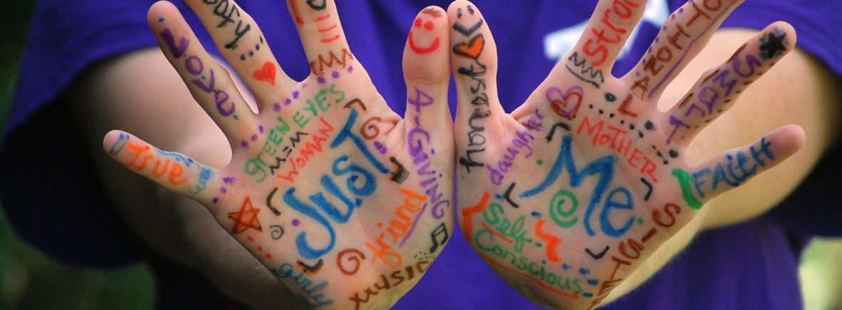 hands-423794_1920